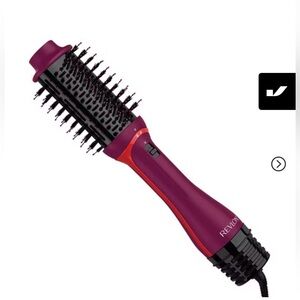 Revlon blow dry brush 
One step volumizer PLUS